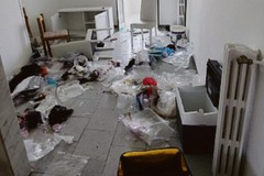 Casa popolare trasformata in un bazar della droga: arrestati nonna e nipote