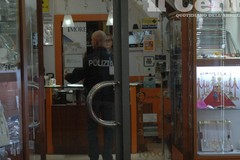 Rapina nella gioielleria dell'Ipercoop, due malviventi in fuga