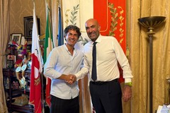 Leccese incontra il ballerino Kledi Kadiu, arrivato a Bari a bordo della nave Vlora