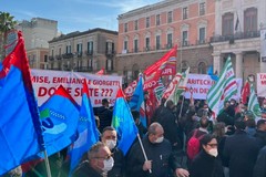 Crisi e licenziamenti a Bari, i sindacati in piazza: «A rischio la tenuta sociale della provincia barese»