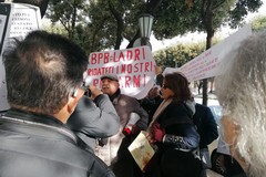Popolare di Bari, azionisti in sit-in a Bari: "Preoccupati"