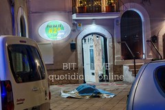 Sparatoria in piazza a Sannicandro di Bari, muore 19enne