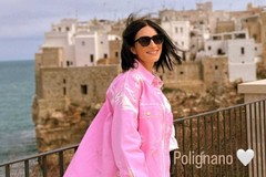 Laura Pausini fa tappa a Polignano, l'esclamazione sui social: «So' stat bun adaver»