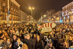 Oltre 3 mila sardine in piazza a Bari per un'Italia antifascista e inclusiva