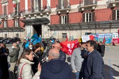 "Tim unisce, Tim non si divide", i lavoratori in piazza a Bari chiedono risposte