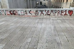 Bari, muraglia imbrattata dai vandali: "Servono più controlli"