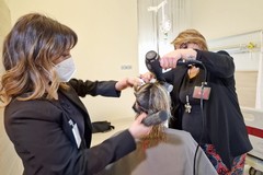 Giornata della donna, all'Istituto tumori di Bari cinque parrucchiere al servizio delle pazienti