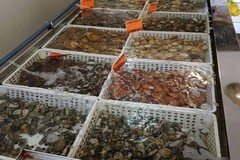 Il commercio a Bari perde un'altra attività storica, chiude la pescheria Lorusso a Fesca