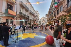 Bari, a Madonnella l'esperimento delle "piazze verticali". Decaro: «Spettacolo va dai cittadini»