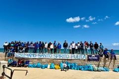 Plastic free, a Santo Spirito pulizia del molo di Levante