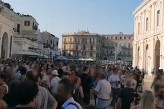 Bari, centinaia di persone in piazza contro il green pass