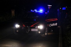 Minaccia i carabinieri con una pistola per poi barricarsi in casa, arrestato