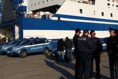 Porto di Bari, 15enne ha un attacco epilettico. Salvato dalla polizia