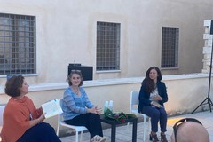 Emma De Franciscis presenta il suo romanzo d'esordio sulla terrazza del Museo archeologico di Santa Scolastica