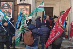 Vertenza Hotel Palace, i sindacati protestano: «Decaro convochi tavolo con le parti»