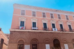 Bari R1PUD1A la guerra: striscioni a Palazzo di Città e alle sedi dei cinque Municipi