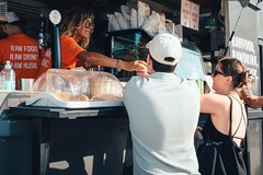 Terzo aperitivo ecologico a Bari, venerdì a Pane e Pomodoro per ripulire la spiaggia