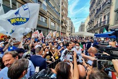 Salvini a Bari: «In Puglia uno dei mari più belli del mondo, restate in vacanza in Italia»