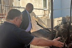 Incendio nella parrocchia di San Girolamo, il sindaco incontra il parroco