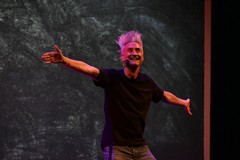 Vincenzo Schettini porta "La fisica che ci piace" sul palco del Petruzzelli - FOTO