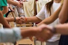 Stop al catechismo e niente segno della pace, le disposizioni della Cei contro il Coronavirus