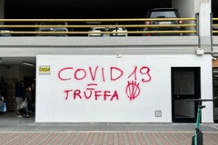 Raid vandalico al Policlinico di Bari, mura delle cliniche imbrattate dai No Vax