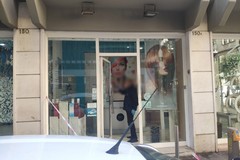 Ancora una "spaccata" a Bari: preso di mira il salone di una parrucchiera