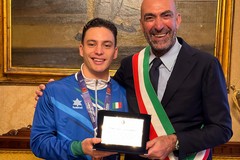 Bari premia Francesco Loragno: targa al bronzo Mondiale nei 200 metri di atletica paralimpica