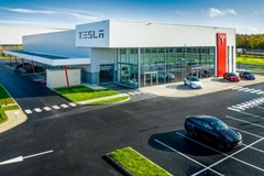 Tesla sbarca a Bari. Confermata l'indiscrezione, occuperà l'ex Nissan sulla Ss96