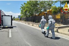Bari: continuano le operazioni di bonifica del materiale disperso dal tir ribaltatosi in mattinata