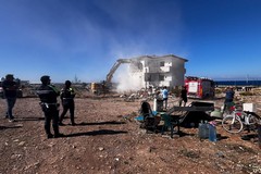 Costa Sud, completata la demolizione di due ruderi