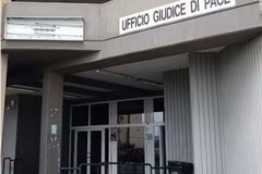 Lavori non eseguiti al palazzo del Giudice di Pace a Bari, cinque indagati