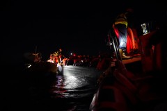 Porto di Bari, in arrivo 244 migranti a bordo della Ocean Viking