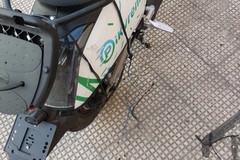 Ancora vandali in azione a Bari, distrutto uno scooter del servizio sharing