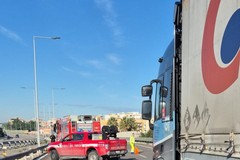 Incidente sulla Tangenziale di Bari: Vigili del Fuoco al lavoro