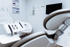 Infarto dopo le cure dentistiche in Albania, 37enne grave al Policlinico di Bari