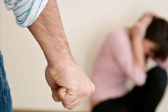 Violenza sulle donne a Bari, delitti in calo ma aumentano i "reati spia"