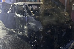 Incendio a Valenzano, Vigili del Fuoco di Bari al'opera nella notte
