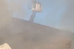 Incendio a Modugno, nuovi aggiornamenti: Vigili del Fuoco ancora al lavoro sui focolai