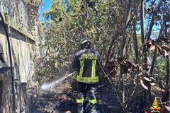 Fiamme in via Napoli, a fuoco il mercato generale