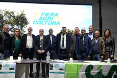 Contro il racket assistenza gratuita e fondi per chi denuncia: patto per le aziende agricole