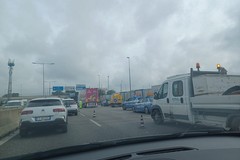 Incidente sulla SS16 altezza Santa Caterina: coinvolte un'auto, un furgoncino e un tir