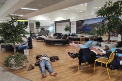 Volo Alghero-Bari, notte da incubo per 150 passeggeri