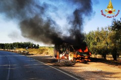 Furgone in fiamme sulla sulla SP76 Acquaviva delle Fonti – Sannicandro di Bari