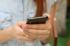 Bari, scippa lo smartphone a una 12enne sul bus: 34enne arrestato da un poliziotto fuori servizio
