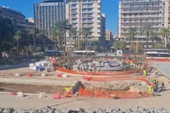 Lavori in Piazza Aldo Moro a Bari: rinvenuta una sepoltura con corredo funerario