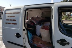 L'associazione InConTra raccoglie cibo e coperte per i bisognosi, l'iniziativa in piazza Moro