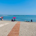 A San Girolamo posizionata la passerella per migliorare l'accessibilità della spiaggia libera
