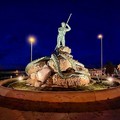 Torre a Mare, ripristinata l'illuminazione del monumento al pescatore