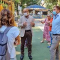 Nuova area ludica per piazza Garibaldi, presente una giostra per bimbi con disabilità